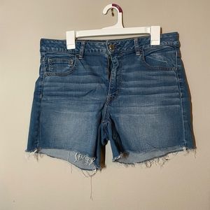 American Eagle super stretch shorts in light wash